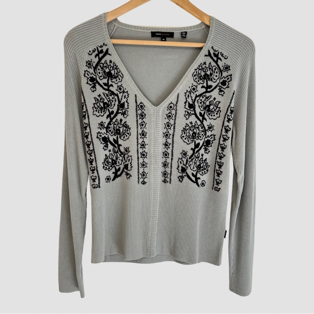 BCBGMaxazria Gray V-Neck Silk Blend Embroidered Pullover Sweater M
